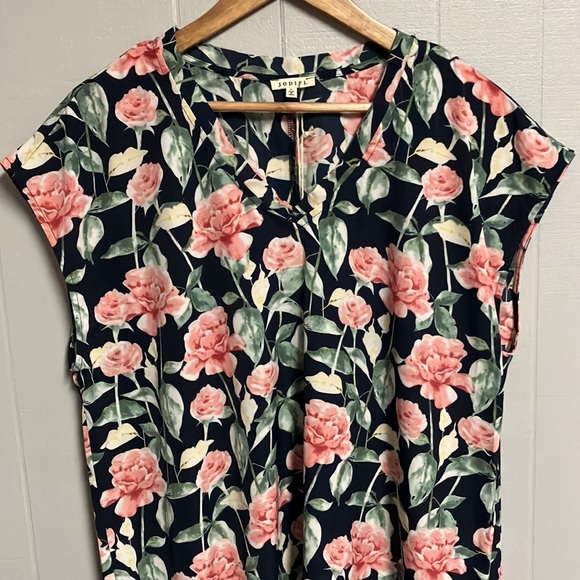 Jodifl Floral Top Blouse Tank Large Navy & Pink NWT New with Tags - Picture 3 of 13